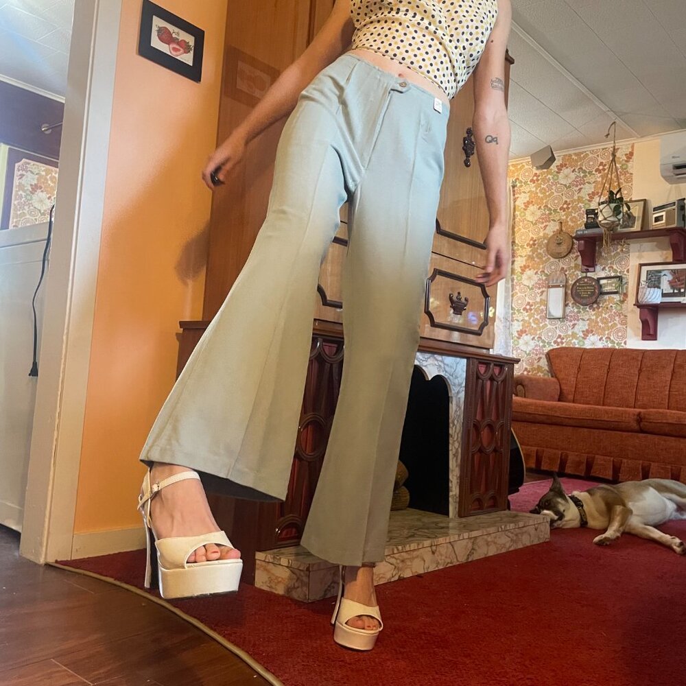 DEADSTOCK 1970s grey pleated high waisted pleated flare pants!